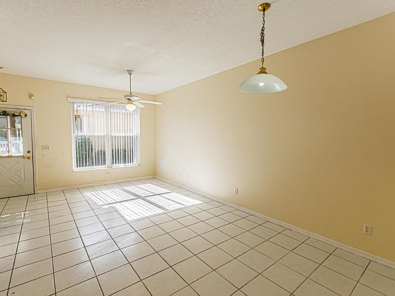 2nd image of 519 NW San Remo Cir