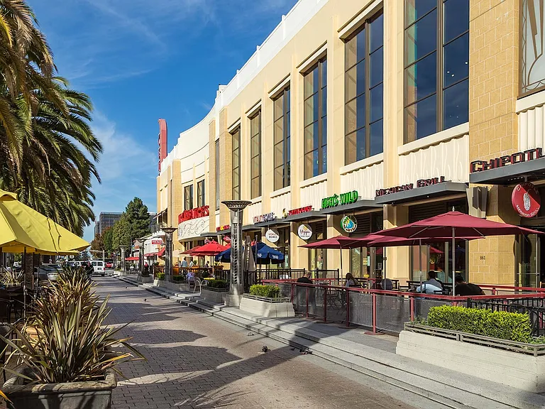 Dine out downtown with lots of bars and restaurants within walking distance