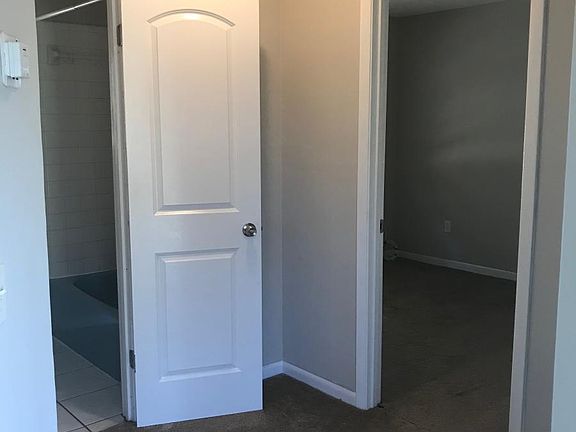 4th image of 508 Seneca Ave APT 2