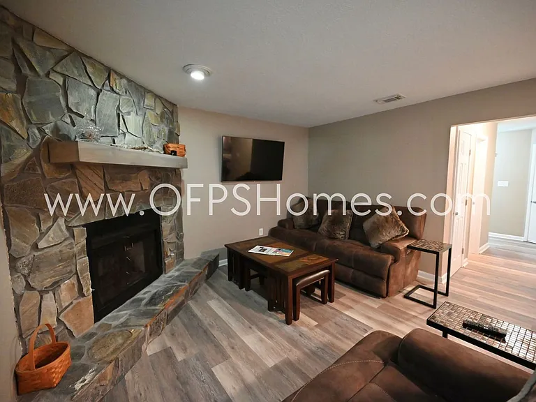 1755 Union Ave — Photo 7