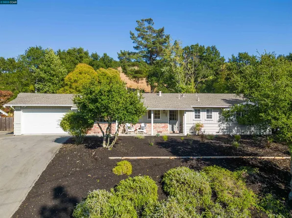 687 Carroll Dr, Moraga, CA 94556