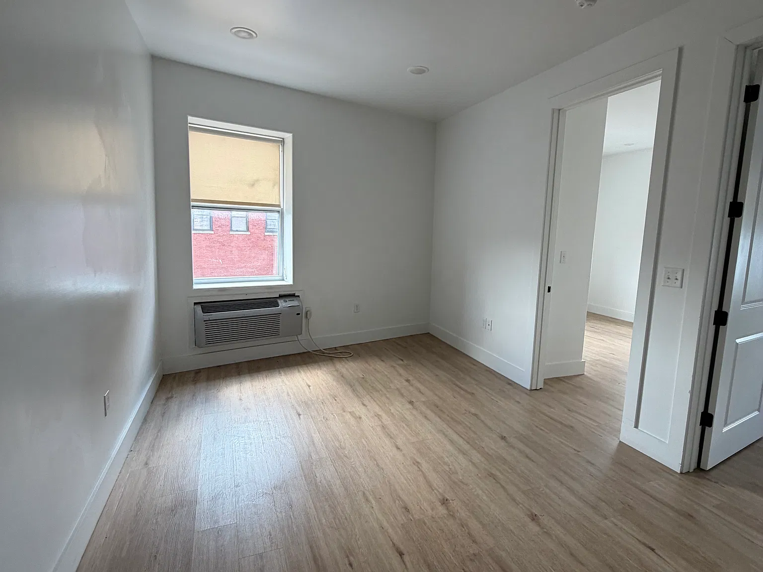 3 bed, 1000 sqft, $3,000 — Photo 4