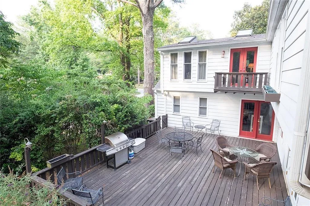 3 bed, 3.0 bath, 2384 sqft, $3,000 — Photo 4