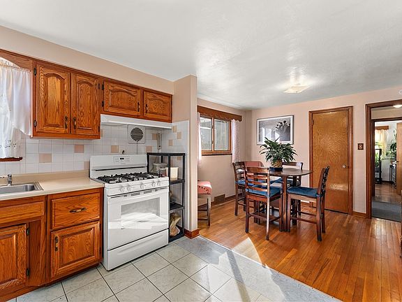 5th image of 107 Biscayne Ter