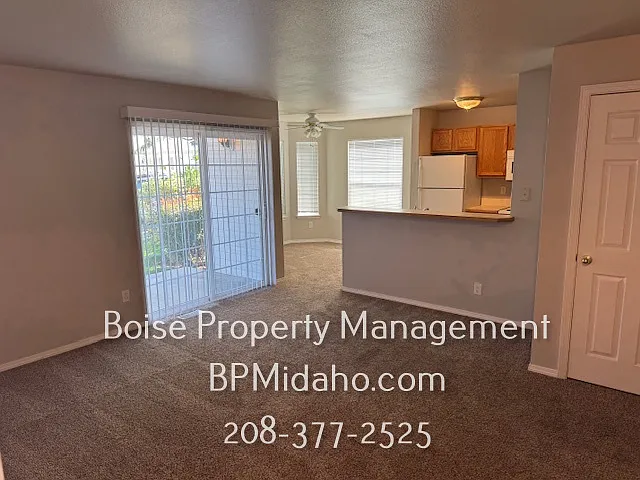3 bed, 1113 sqft, $1,550 — Photo 2