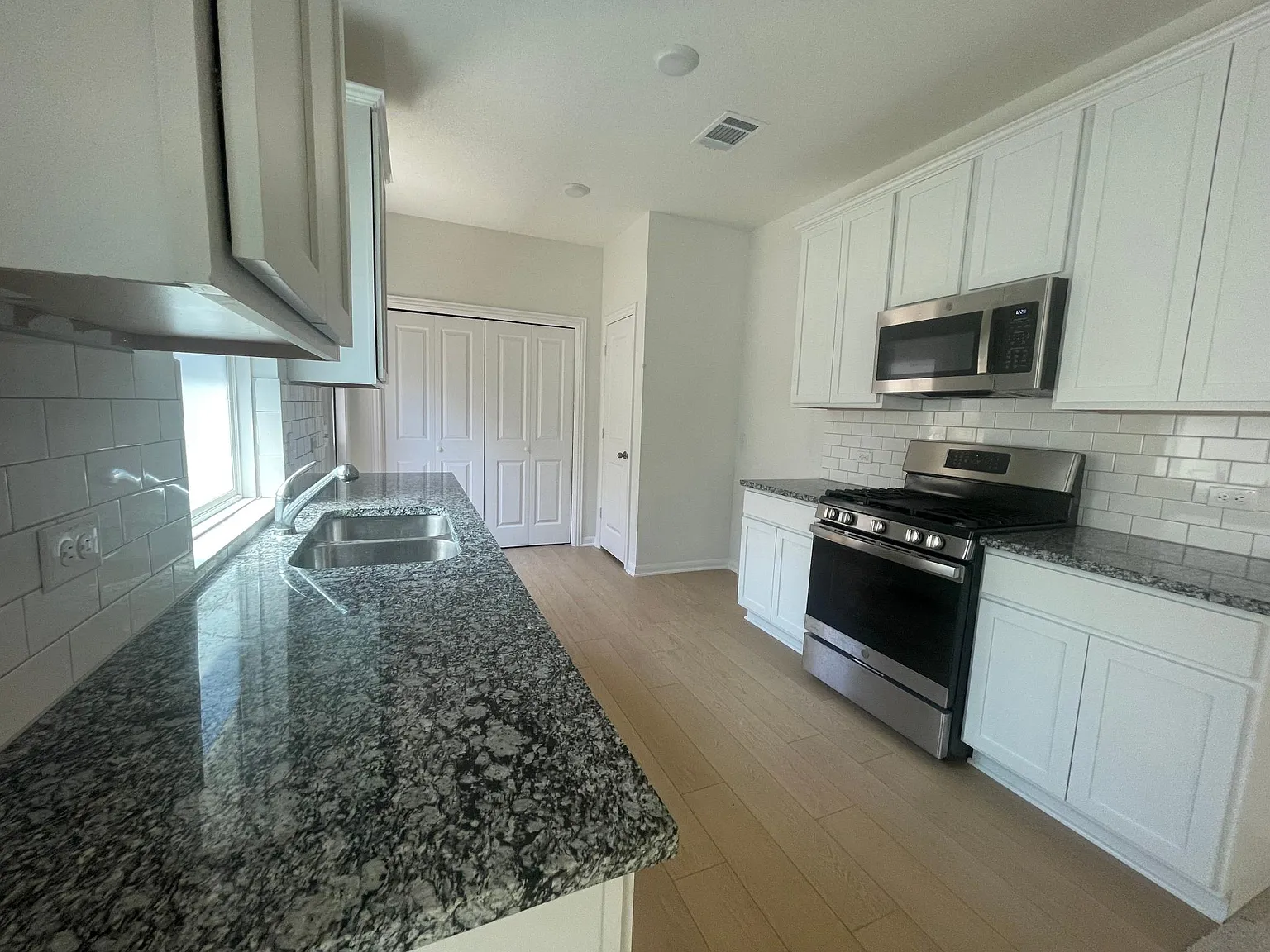 3 bed, 1157 sqft, $1,750 — Photo 4