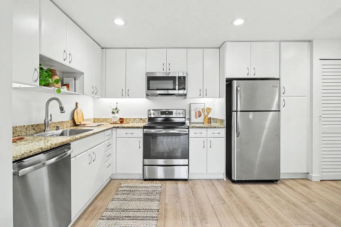 260 King St Unit 555 - Photo 8