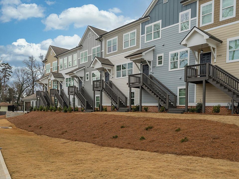 Gorgeous neighbrhood with easy front door access