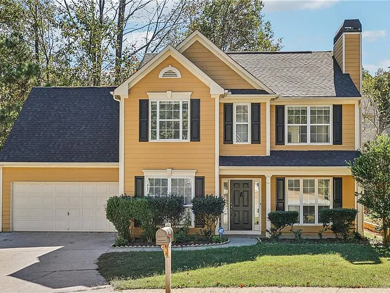 390 Manor Glen Dr — Photo 1