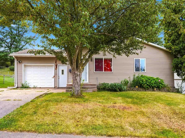 1745 Key Way Dr, Dubuque, IA 52002