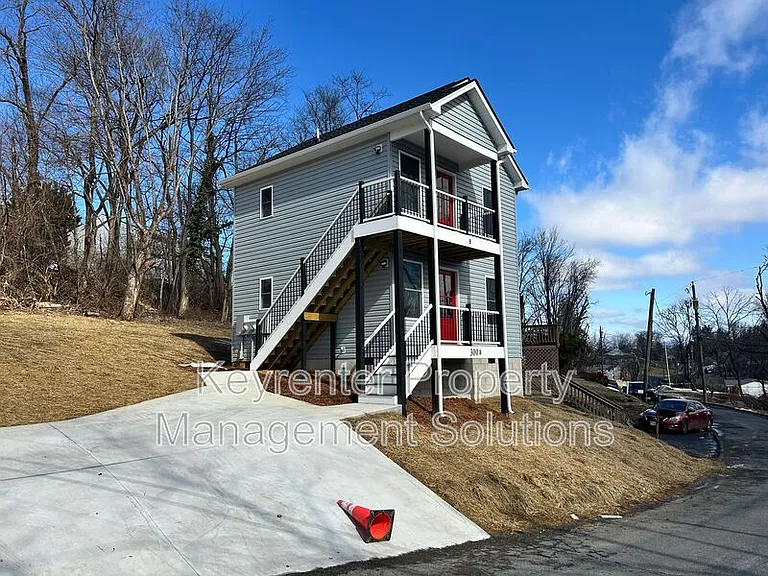 300 Fairview Ave #A — Photo 2