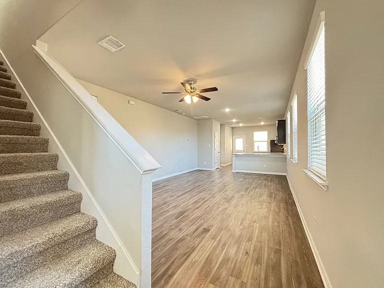 330 Caleb Ct — Photo 4