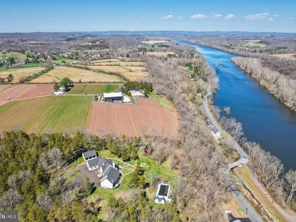 2 Cedar Ln, Erwinna, PA 18920