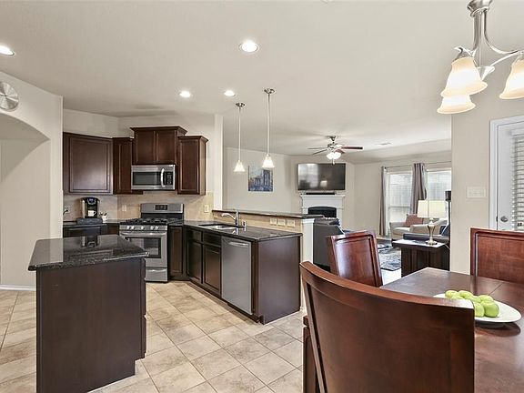 3rd image of 825 Lake Woodland Dr