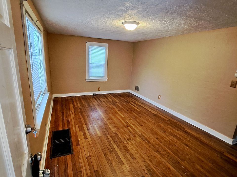 1st image of 2366 Emerson Ave APT 1