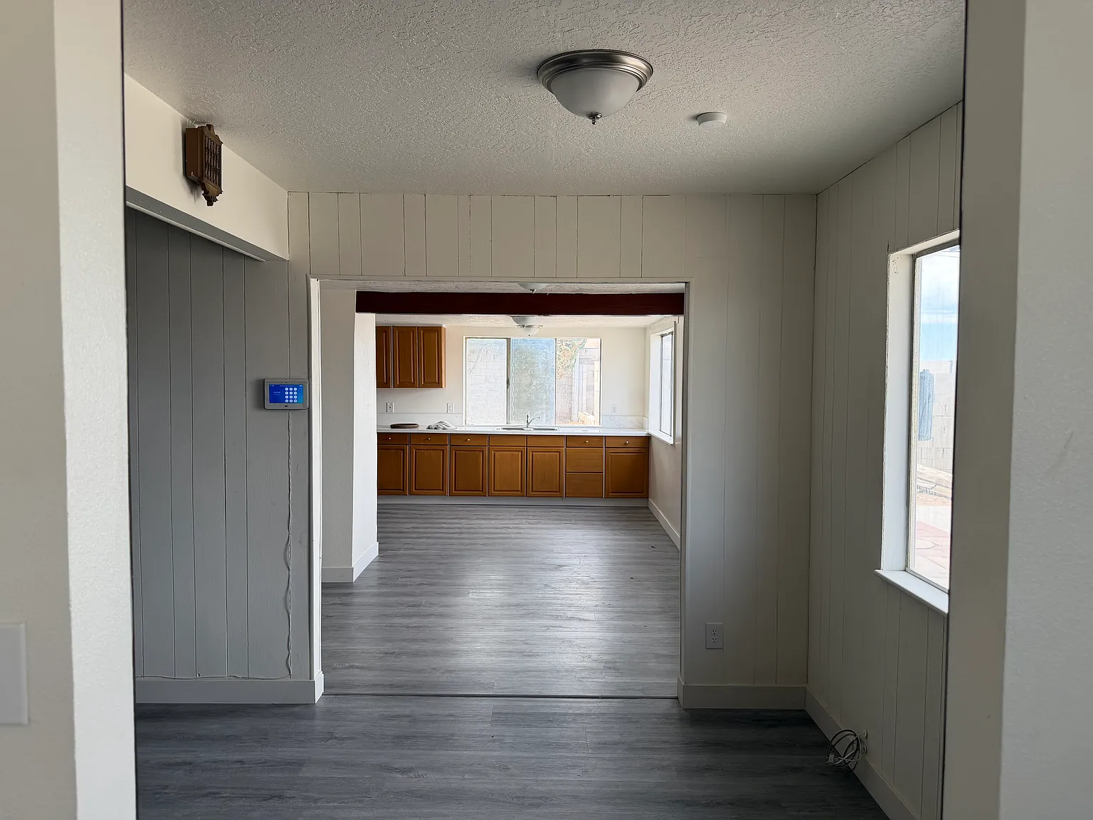 5 bed, 2300 sqft, $2,300 — Photo 4