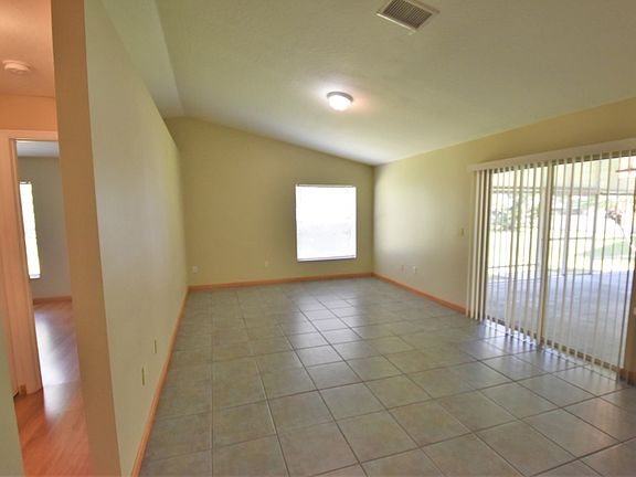 4th image of 919 Waco Blvd SE