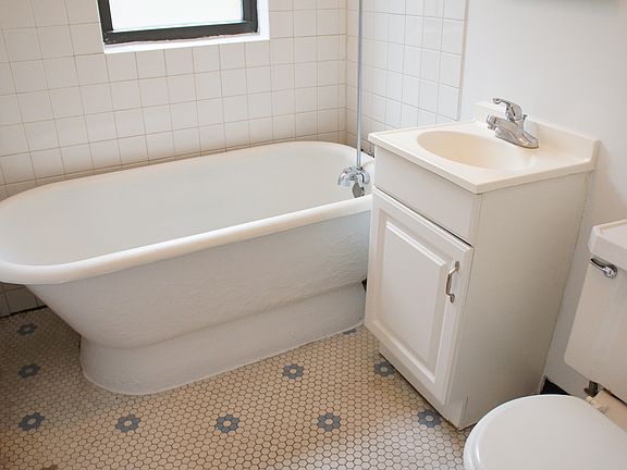 3rd image of 2518 N Kedzie Blvd