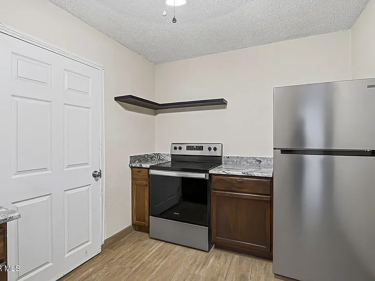 2624 Lake Victoria Dr #B — Photo 14