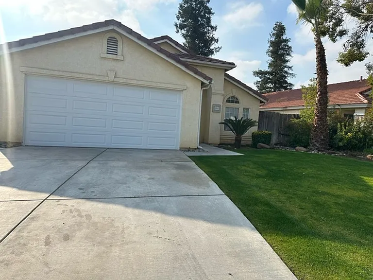 8807 Rollingbay Dr — Photo 2