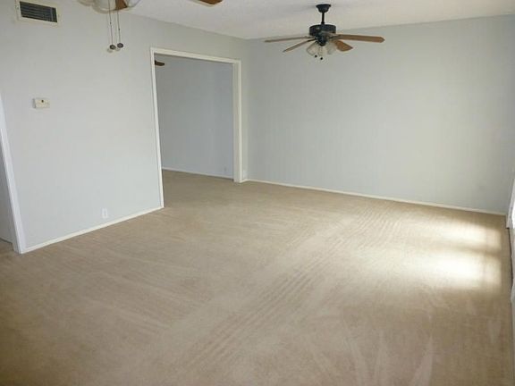 5th image of 32 Townhouse Ln