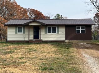 323 N Cedar St, Salem, AR 72576