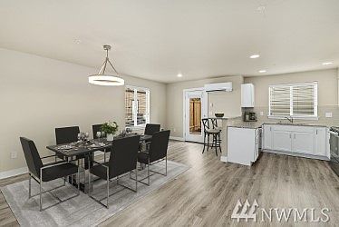 3rd image of 209 Norpoint Way NE