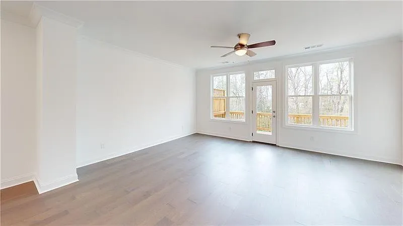 3 bed, 3.5 bath, 2004 sqft, $2,700 — Photo 2