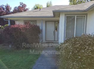 945 Rebecca Dr, Phoenix, OR 97535