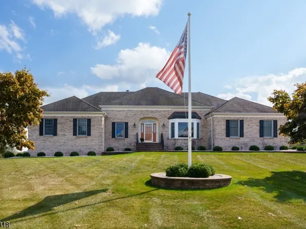 4 Horseshoe Dr, Hillsborough Twp., NJ 08844