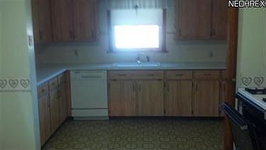 4th image of 1327 W 33rd St