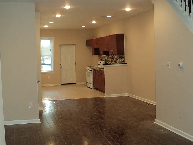 161 Weaver St — Photo 4