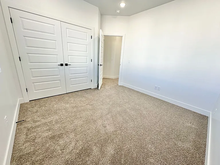 329 S 1930 W — Photo 24