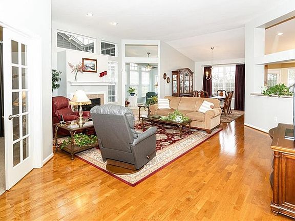 4th image of 12594 Broadmoor Ct N