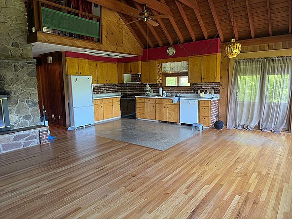 4th image of 2807 Upper Mountain Rd