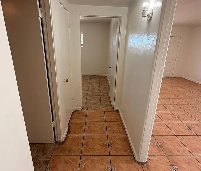 2524 W Jefferson St — Photo 5