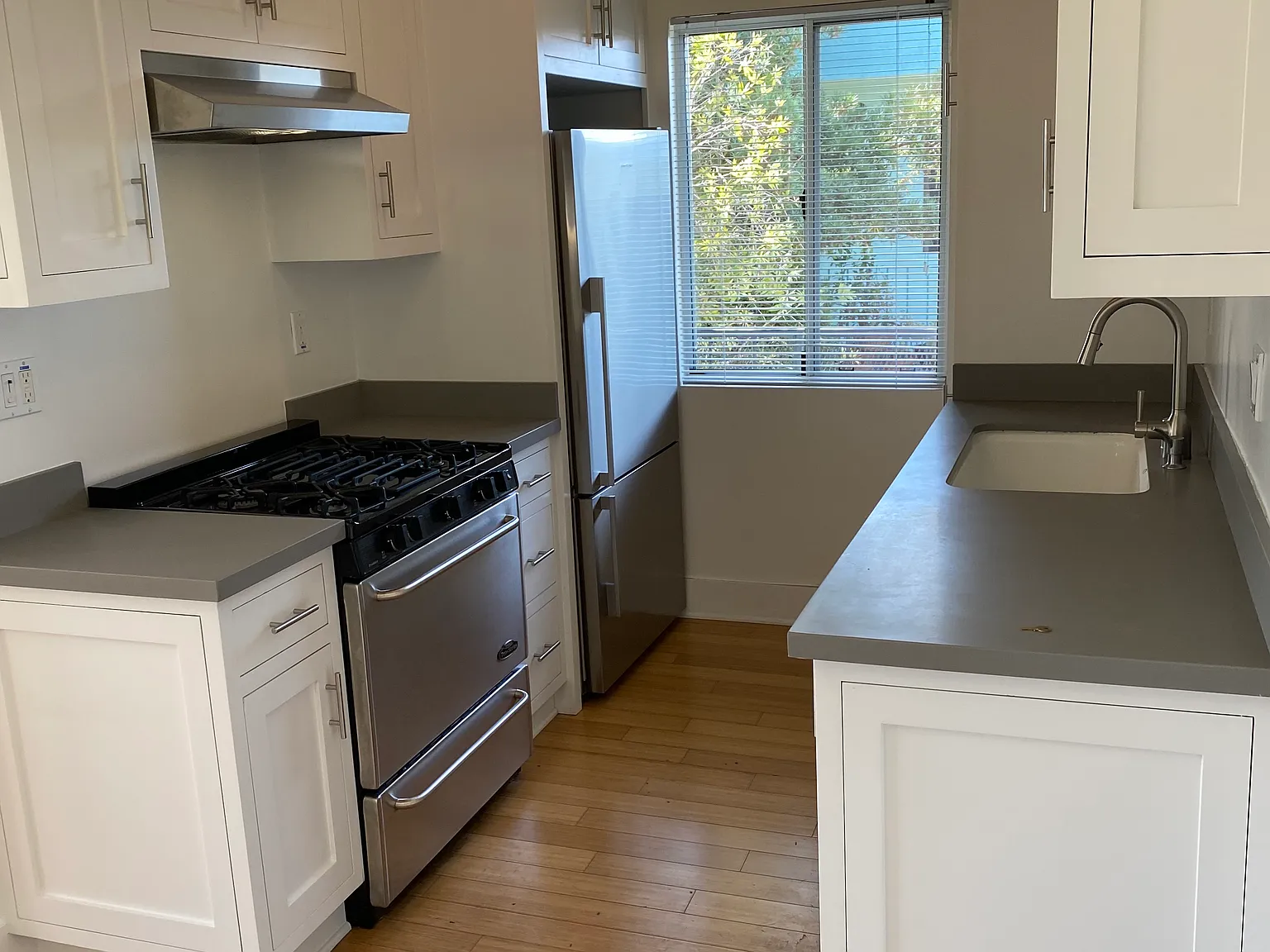 2 bed, 1.5 bath, 850 sqft, $3,195 — Photo 2