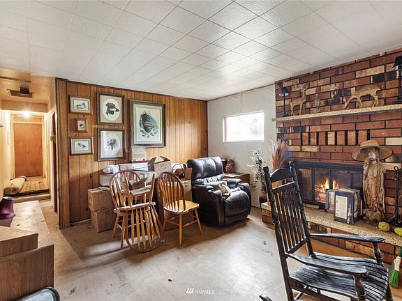3rd image of 619 Dearborn Ave