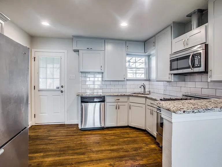 3147 Hedgerow Dr — Photo 6