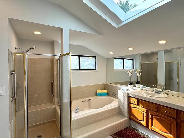104 Sayre Dr — Photo 23
