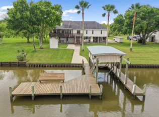 1541 Fairway Dr, Angleton, TX 77515