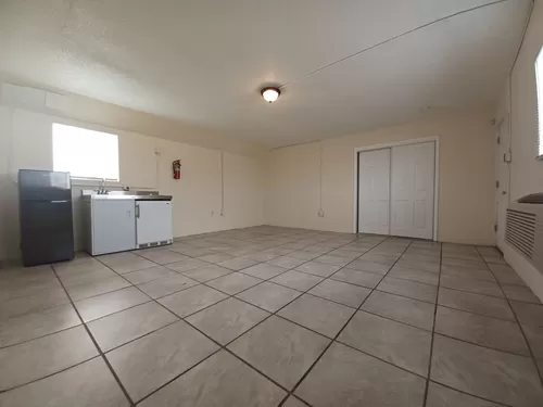 Roadrunner Apartments.. Utilities included! Photo 1