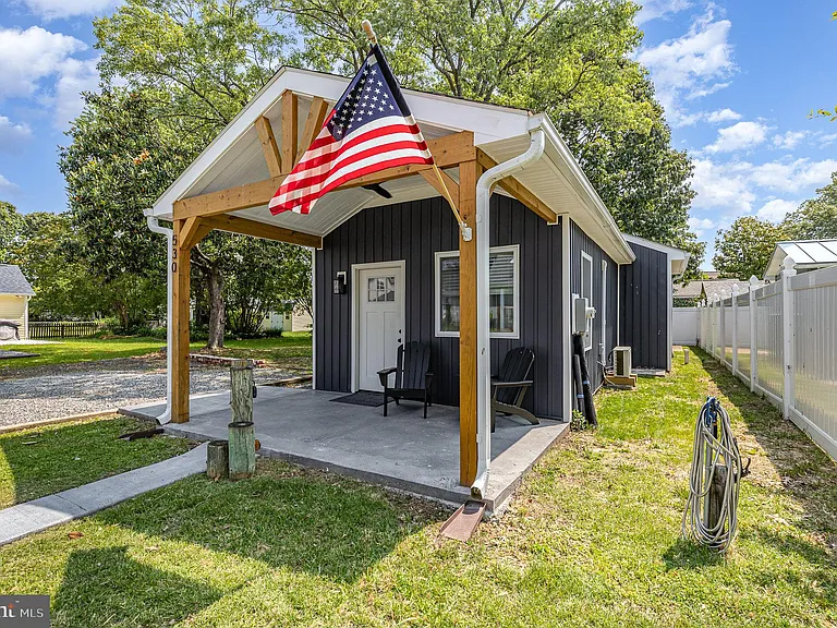 530 Monroe Bay Ave — Photo 3