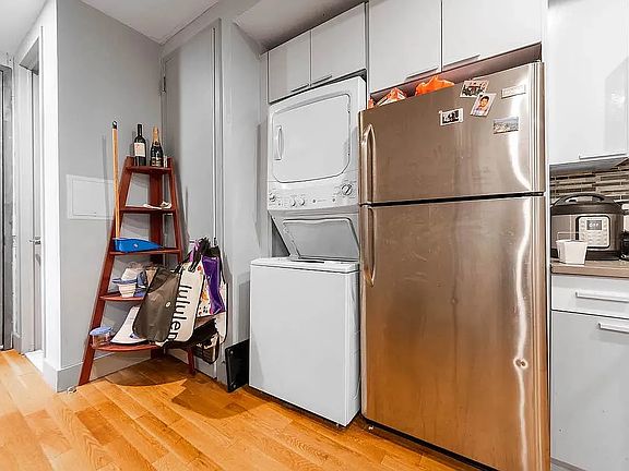 2nd image of 269 Kosciuszko St APT 3R