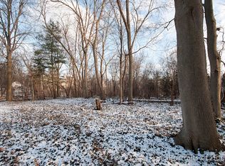 221 Traver Ave, Glen ellyn, IL 60137