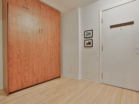4th image of 250 Wellington St W #1731