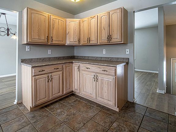 5th image of 20921 Capital Ave NE