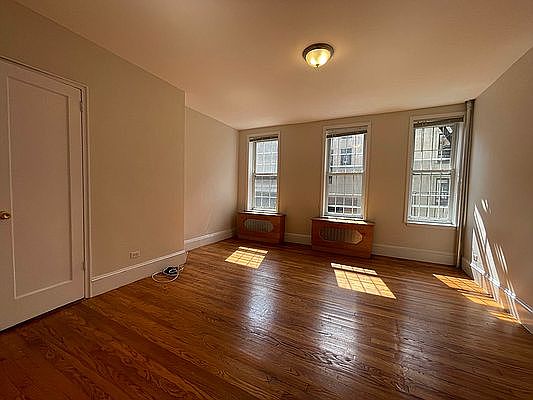 2nd image of 226 E 59th St APT 4RE