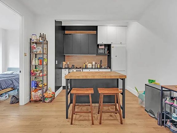 5th image of 1503 Jefferson Ave #4L