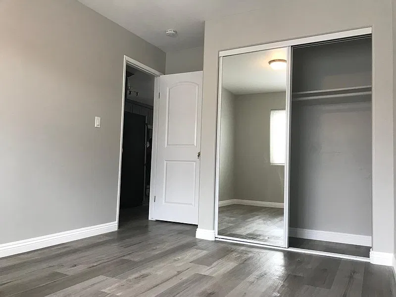 3 bed, 1.0 bath, 1000 sqft, $2,979 — Photo 3